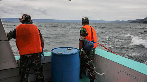 búsqueda de desaparecidos Se eleva a 180 el número de desaparecidos tras el naufragio de un ferri en Indonesia